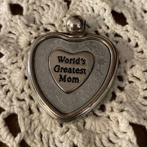 Pendent - Picture 1 of 5